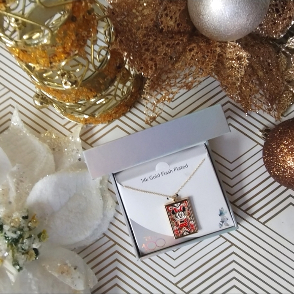 New in Box Disney Minnie Mouse Face Card Necklace